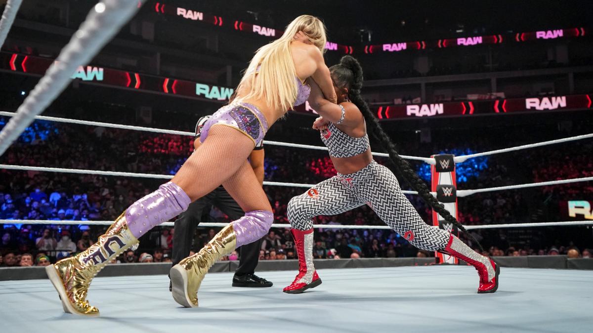 WWE Raw Results (10/18/21): Charlotte Flair vs. Bianca BelAir
