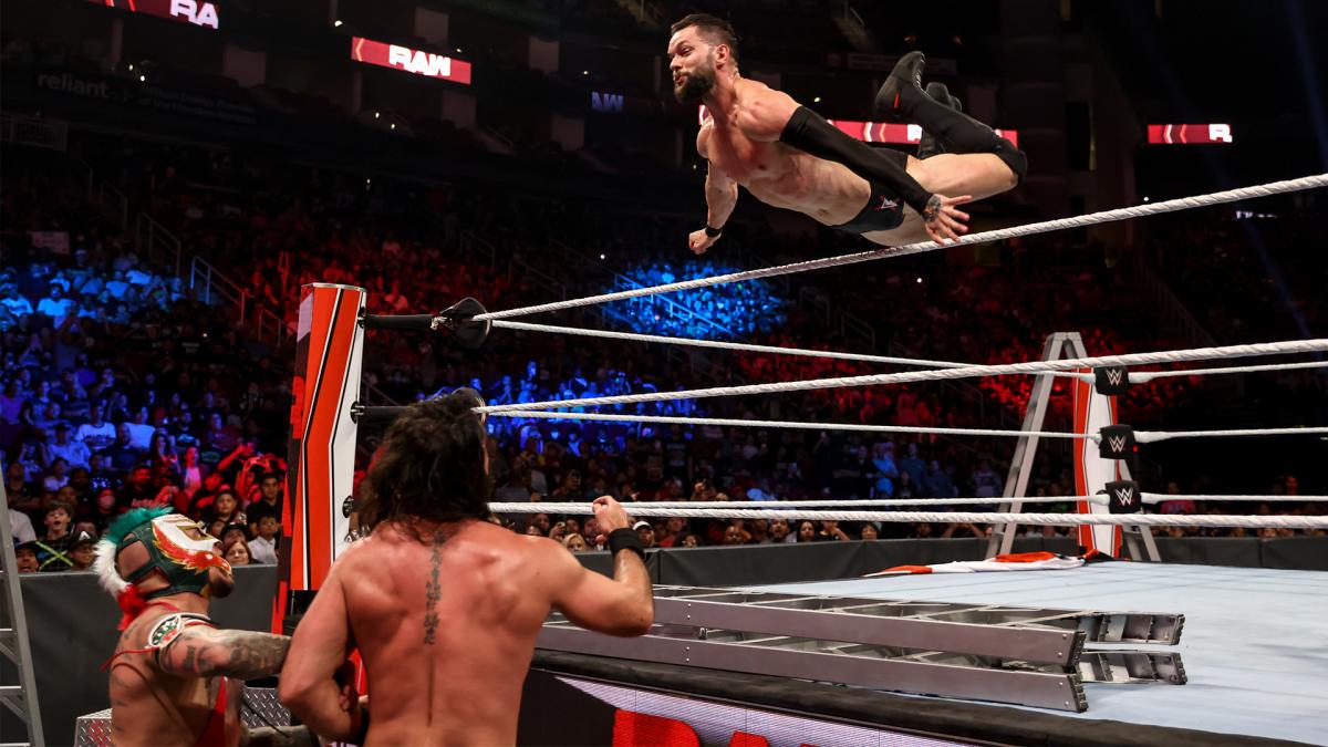 WWE Raw Results (10/25/21): Seth Rollins vs. Finn Balor vs. Kevin Owens vs. Rey Mysterio